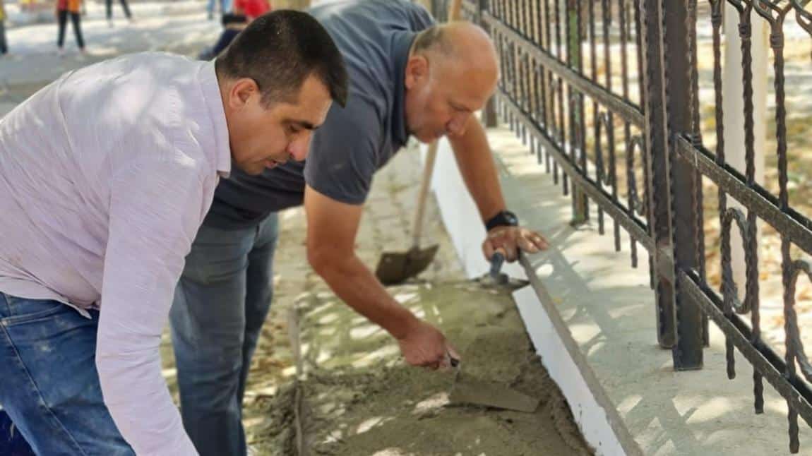 Okul Bahçemizde Çevre Düzenlemesi Yapıldı